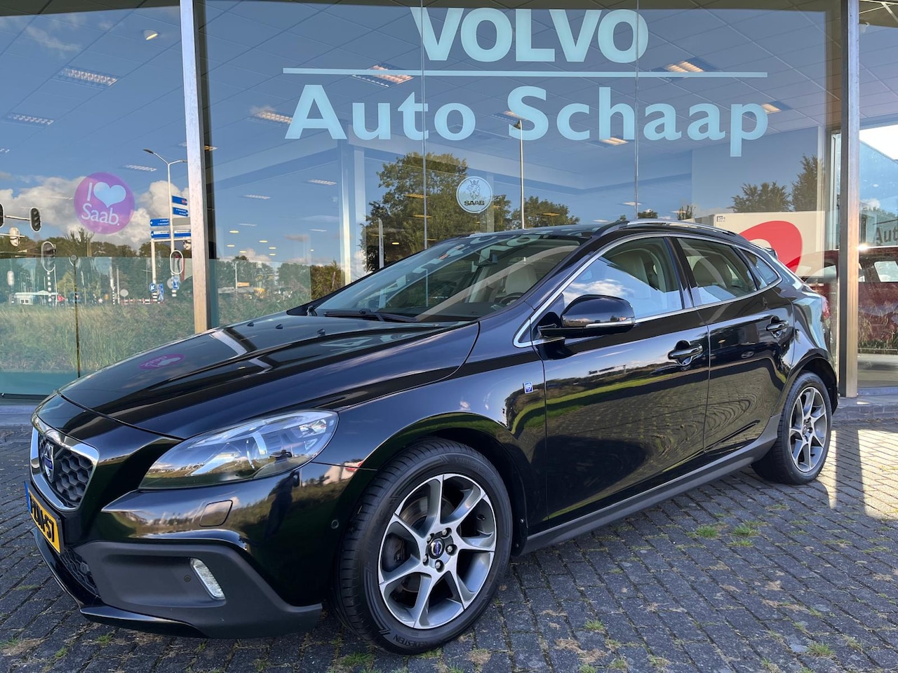 Volvo V40 Cross Country - 1.6 T4 Ocean Race Automaat | Rijklaar incl garantie | Panoramadak Trekhaak Xenon Standkach - AutoWereld.nl