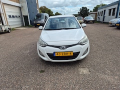 Hyundai i20 - 1.2i i-Motion, airco, nieuwe ketting +waterpomp
