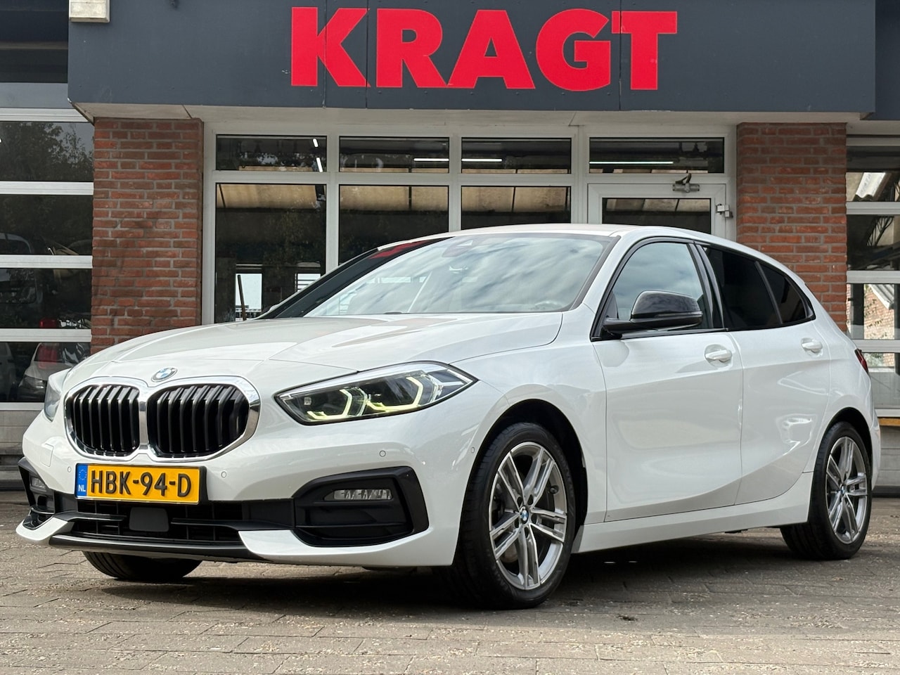 BMW 1-serie - Business Edition Plus 118i 136 pk - AUTOMAAT - LED - Sportstoelen - AutoWereld.nl