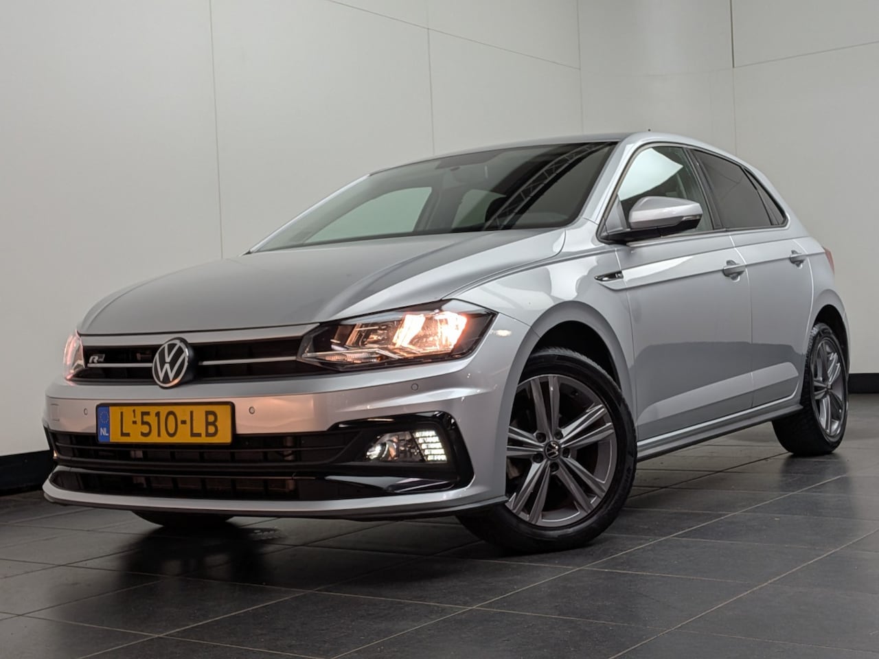 Volkswagen Polo - 1.0 TSI 95 pk R-Line Edition 7-DSG | Parkeersensoren | Cruise control adaptief | Airco | - AutoWereld.nl