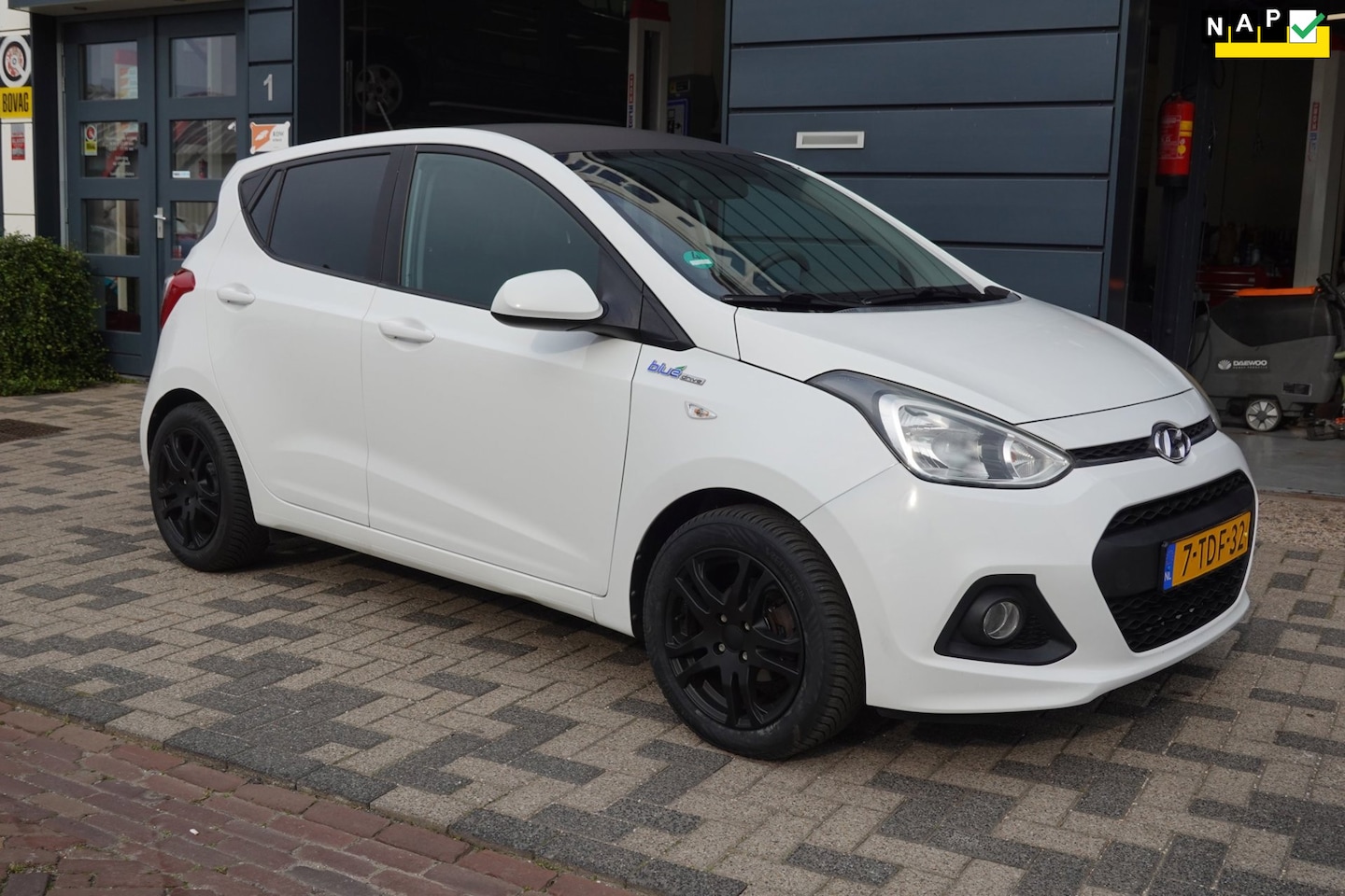 Hyundai i10 - 1.0i i-Motion Comfort nieuwe koppeling/all season banden - AutoWereld.nl