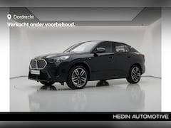 BMW iX2 - eDrive20 67kWh | M-Sport | SOH 98, 8% |19" | Voorbereiding Driving Assistant Plus | Camera