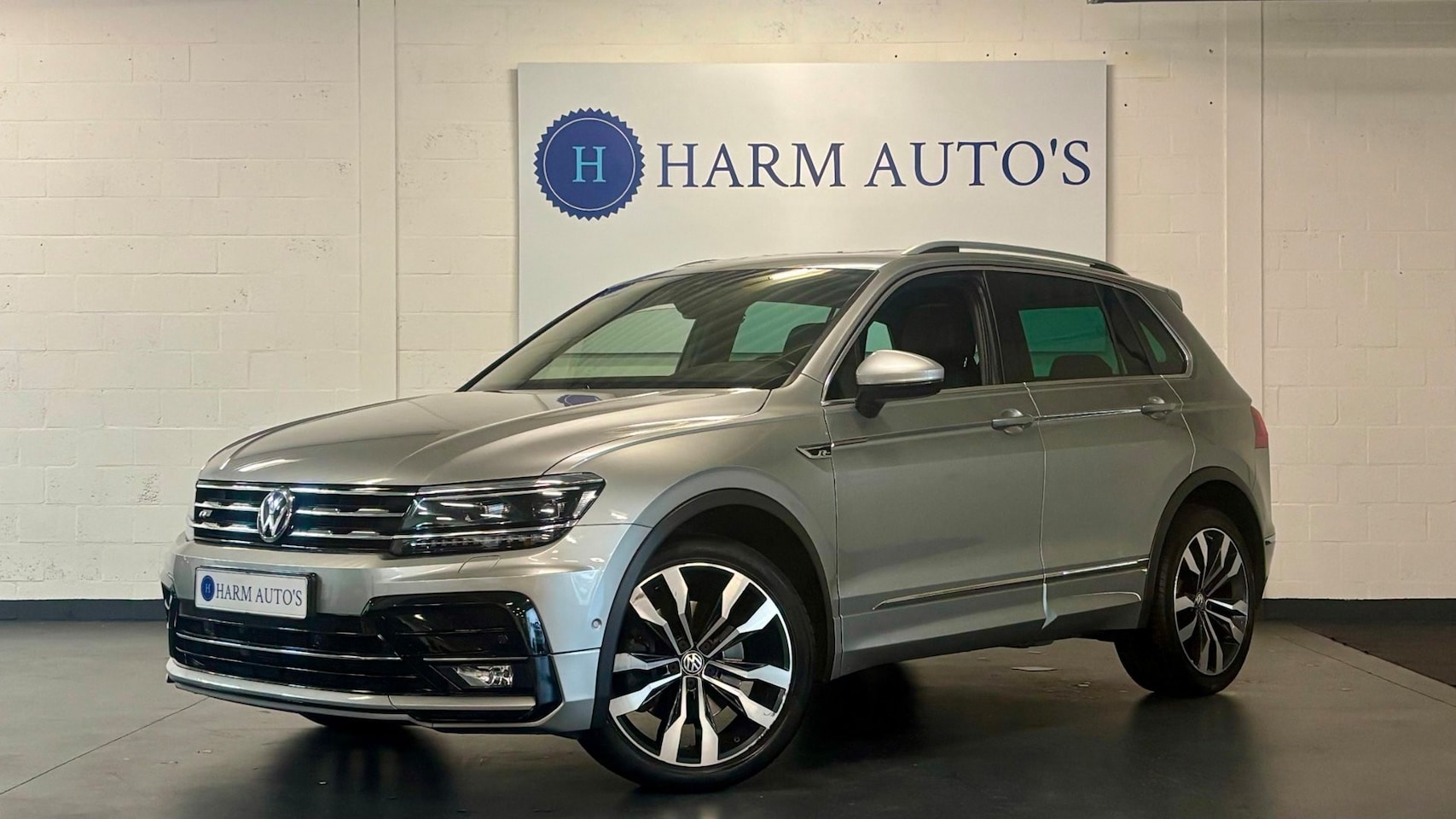 Volkswagen Tiguan - 2.0 TSI 4Motion R Line Highline 220pk Pano / Volleer / LED / CAM - AutoWereld.nl