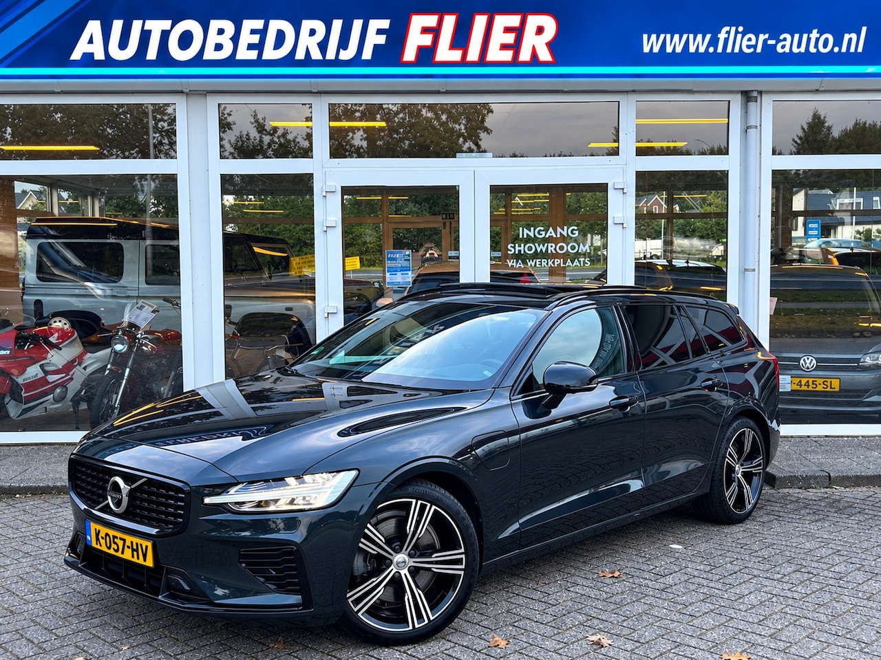 Volvo V60 - 2.0 T6 340PK Twin Engine AWD R-Design | Pano | HUD | H&K | - AutoWereld.nl