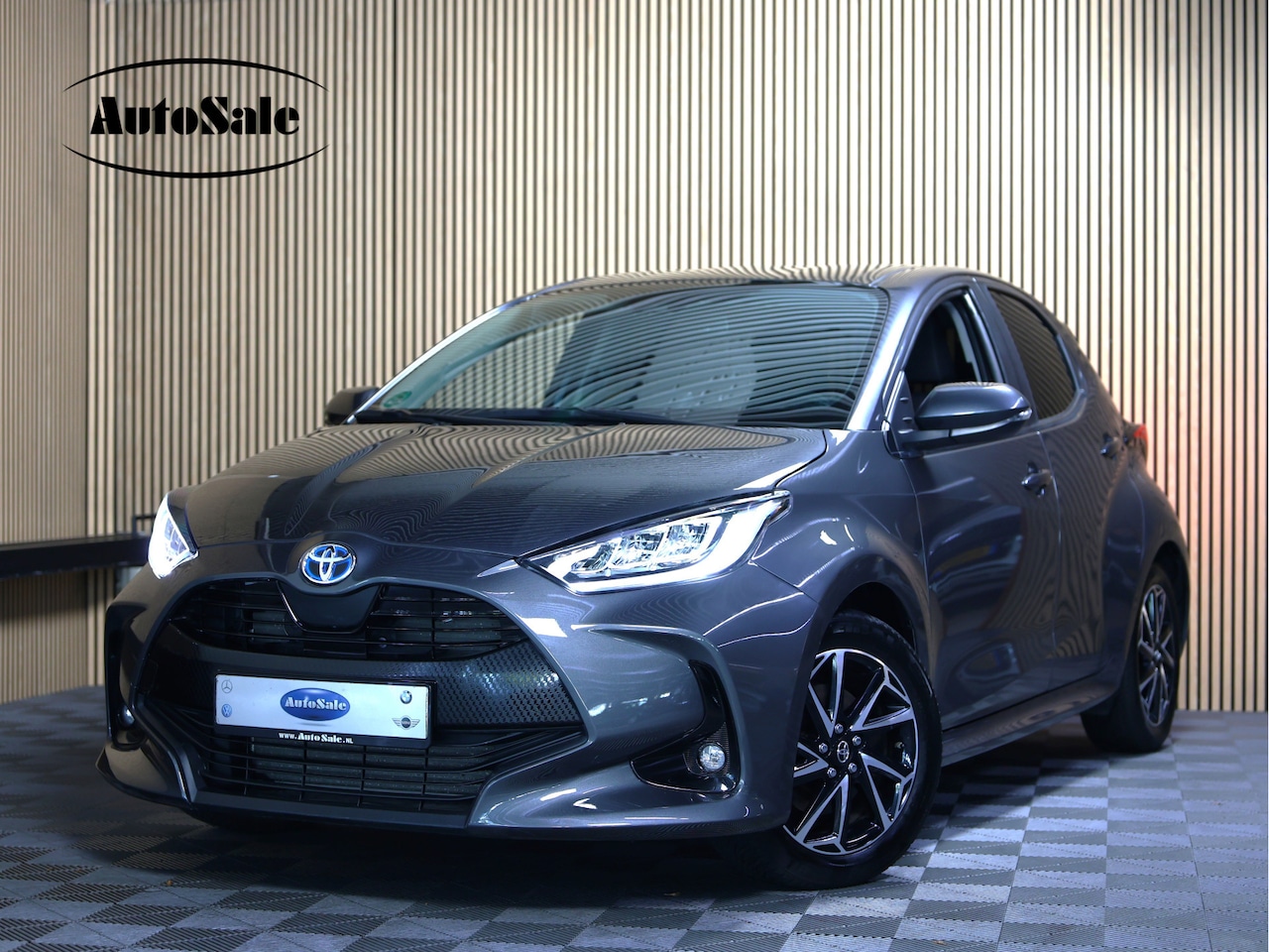 Toyota Yaris - 1.5 Hybrid Business Plus AUTOM CLIMA CAMERA CRUISE MIRACAST LANE STOELVW '23 - AutoWereld.nl
