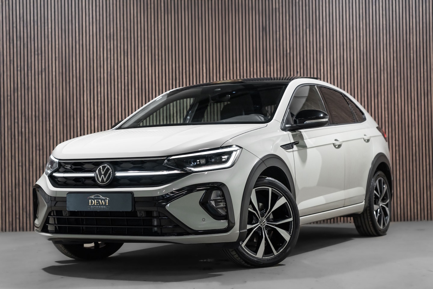 Volkswagen Taigo - 1.5 TSI R-Line DSG PANO LED Keyless IQ - AutoWereld.nl