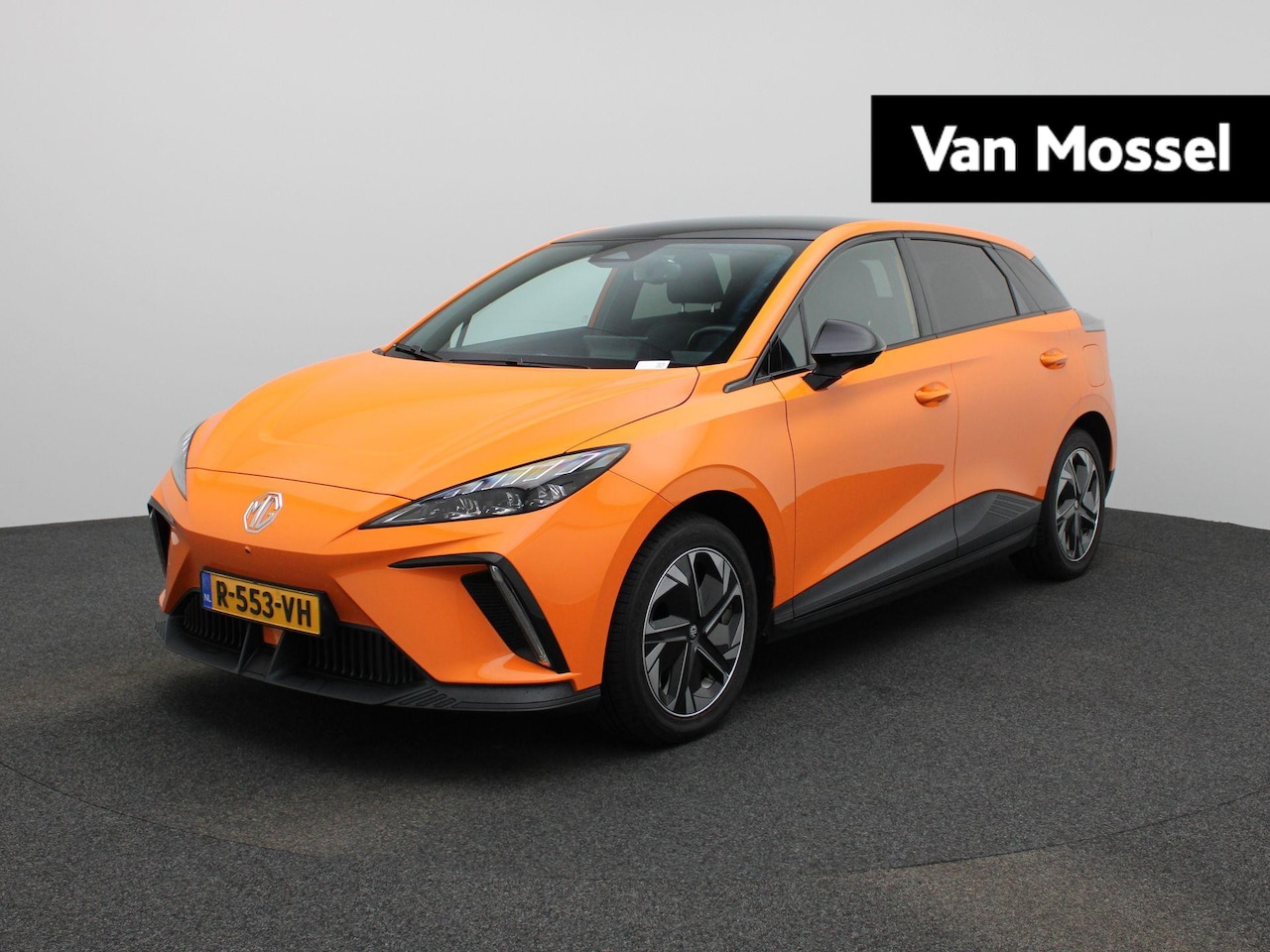 MG MG4 Electric - Luxury 64 kWh | STUURVERWARMING | STOELVERWARMING | LEDEREN BEKLEDING | 360 CAMERA | APPLE - AutoWereld.nl