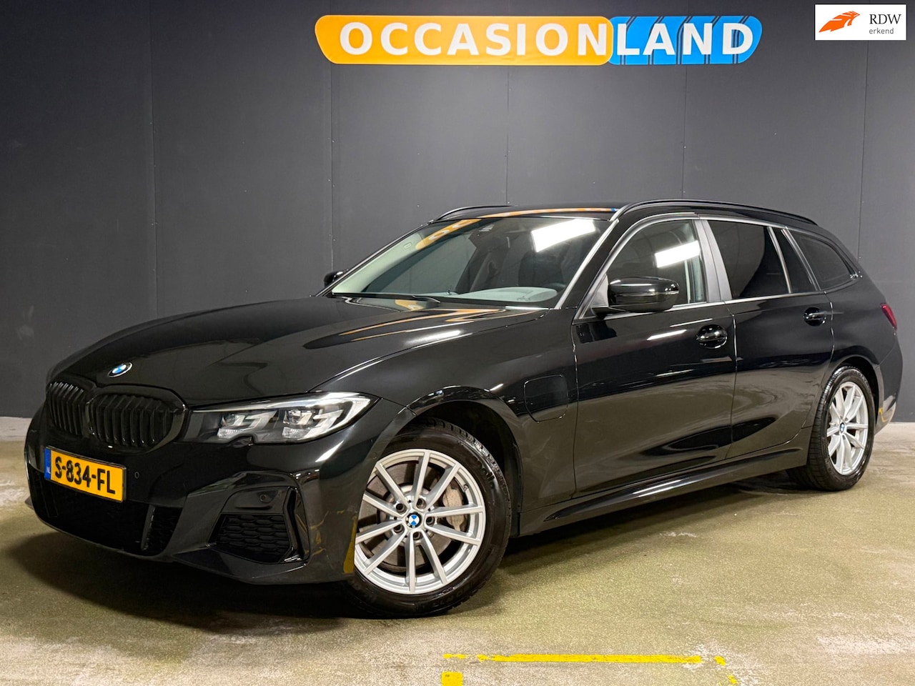 BMW 3-serie Touring - 330e Business Edition Plus|TREKHAAK|LED|CAMERA|CRUISE|LEDER|STOELV|CARPLAY|BLUETOOTH|NAVI| - AutoWereld.nl