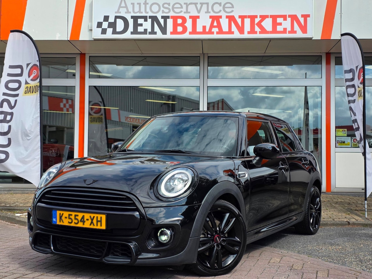 MINI 5-Deurs - 1.5 Cooper Dalston Edition Sport Automaat BJ.2021 / Navi / Led / Clima / John Cooper Works - AutoWereld.nl