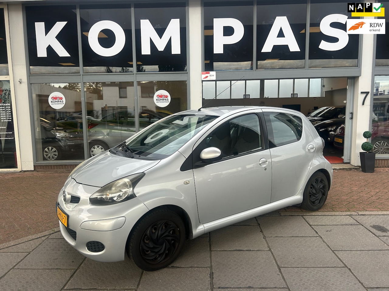 Toyota Aygo - 1.0-12V Comfort Navigator |Airco|Navigatie|NAP|Bluetooth|5DRS|EL.Ramen|Nw.APK - AutoWereld.nl