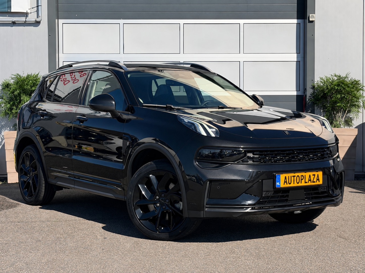 Lynk & Co 01 - 1.5 / Full Black / Plug-in Hybrid / Panorama / Inruil Mog. - AutoWereld.nl