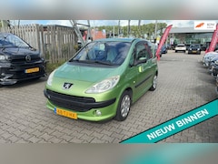 Peugeot 1007 - 1.4 Urban 114.000km. Clima Schuifdeuren Hoge instap