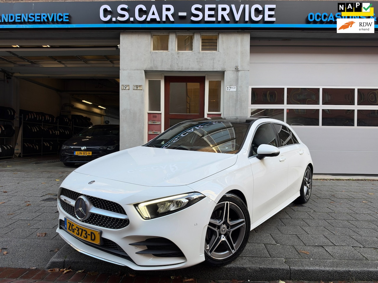 Mercedes-Benz A-klasse - 180 Business Solution AMG Widescreen | Pano | Camera - AutoWereld.nl