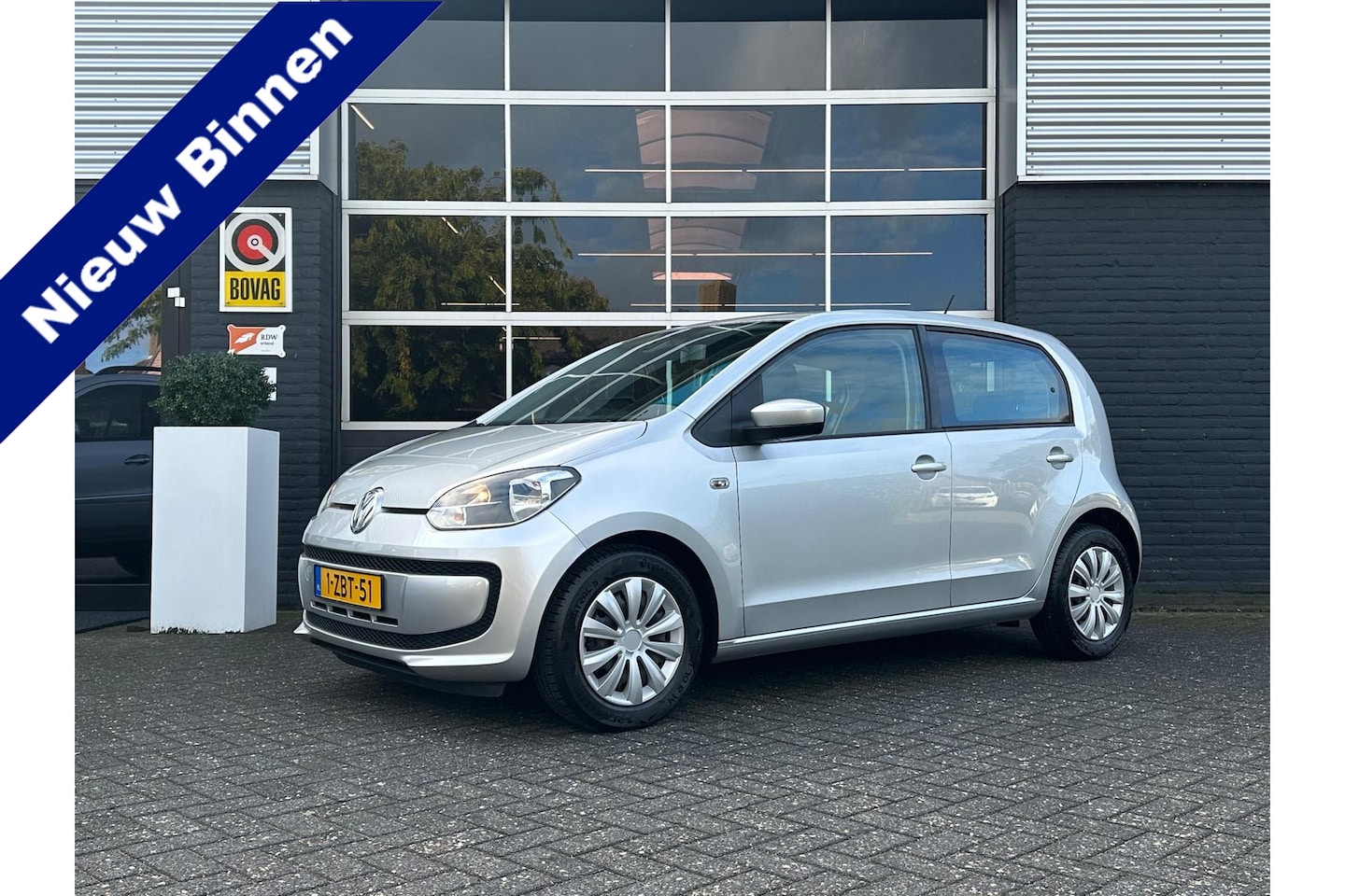 Volkswagen Up! - 1.0 move up! BlueMotion 1.0 move up! BlueMotion, Automaat, Airco, 5 drs, Radio, NAP, APK - AutoWereld.nl
