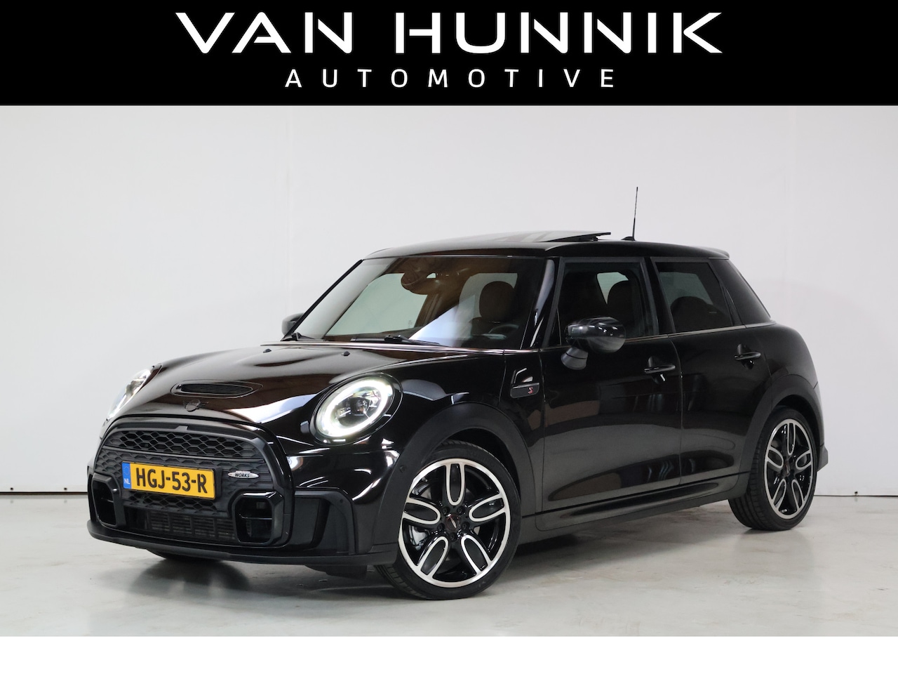MINI 5-Deurs - 2.0 Cooper S JCW | Pano | H&K | ACC | Keyless | Stoel+Stuur verwarmd - AutoWereld.nl