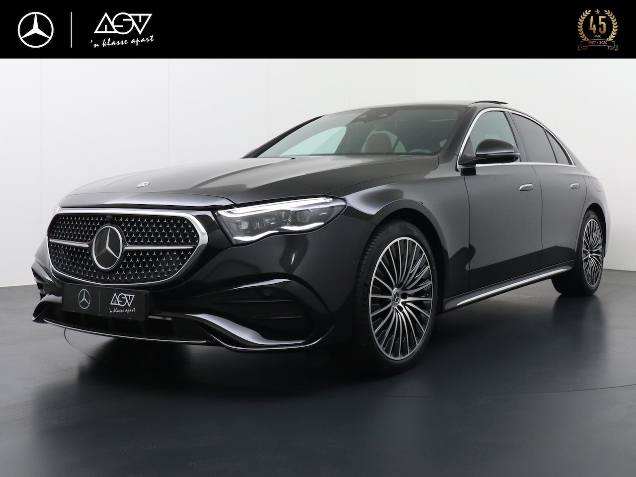 Mercedes-Benz E-klasse - 300 e 4MATIC AMG Line | Distronic Cruise Control | Panorama - Schuifdak | 20" Multispaaks - AutoWereld.nl