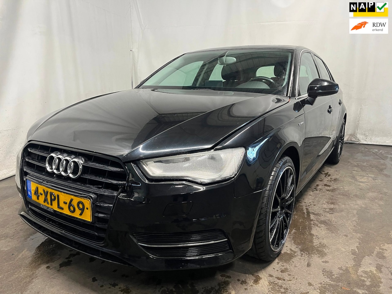Audi A3 Sportback - 1.4 TFSI Attraction Pro Line Plus g-tron - Linksvoorschade, Rondom gebruikersschade - AutoWereld.nl