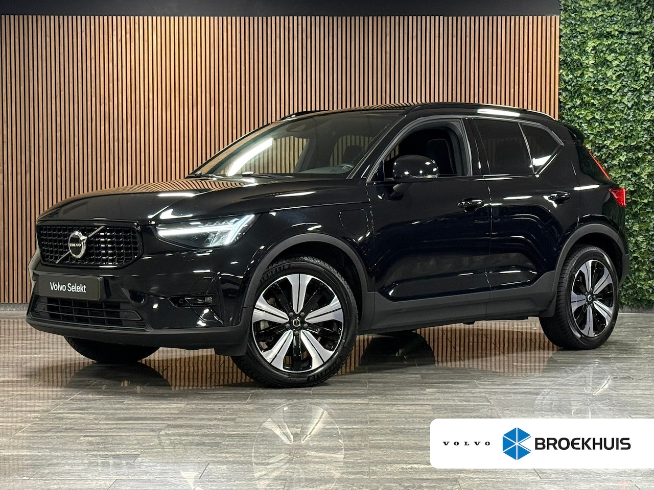 Volvo XC40 - T5 Recharge Ultimate Dark | Trekhaak | Schuifdak | Harman Kardon | Parkeercamera | All Sea - AutoWereld.nl