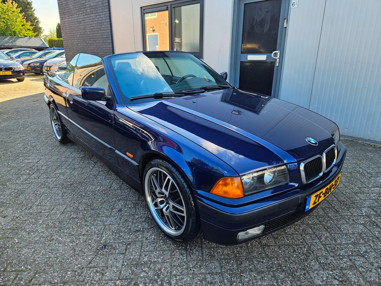 BMW 3-serie Cabrio - 320i Executive AUT 1999 Zwart|Airco|Leer - AutoWereld.nl