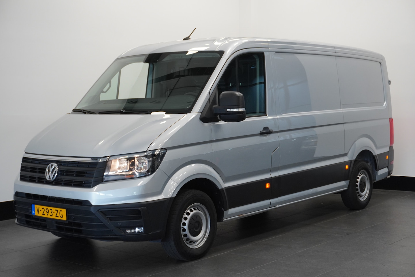 Volkswagen Crafter - 2.0 TDI L3H2 3500KG EURO 6 - Airco - Navi - Cruise - €14.900,- Excl. - AutoWereld.nl