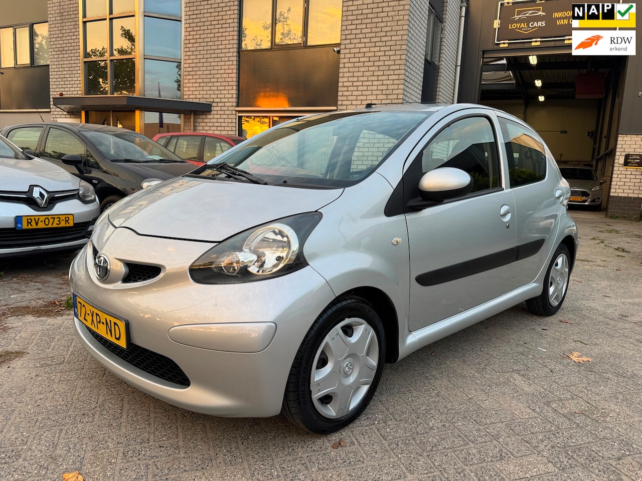 Toyota Aygo - 1.0-12V + Automaat Airco 5 Deurs - AutoWereld.nl