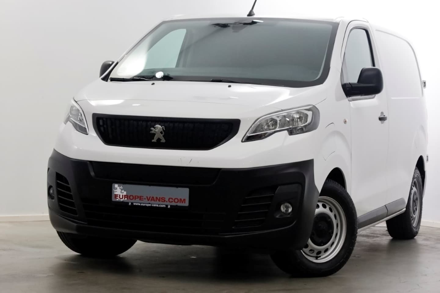 Peugeot e-Expert - Compact Premium 50 kWh 100% Elektrisch Snellader/Airco SOH 94% 04-2022 - AutoWereld.nl