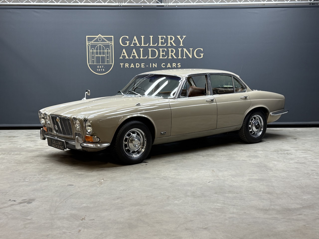 Jaguar XJ - XJ6 4.2 Series 2 "Ascot Fawn with dark Buckskin" "Ascot Fawn with dark Buckskin" - You cou - AutoWereld.nl