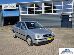 Volkswagen Polo - 1.4-16V Sedan