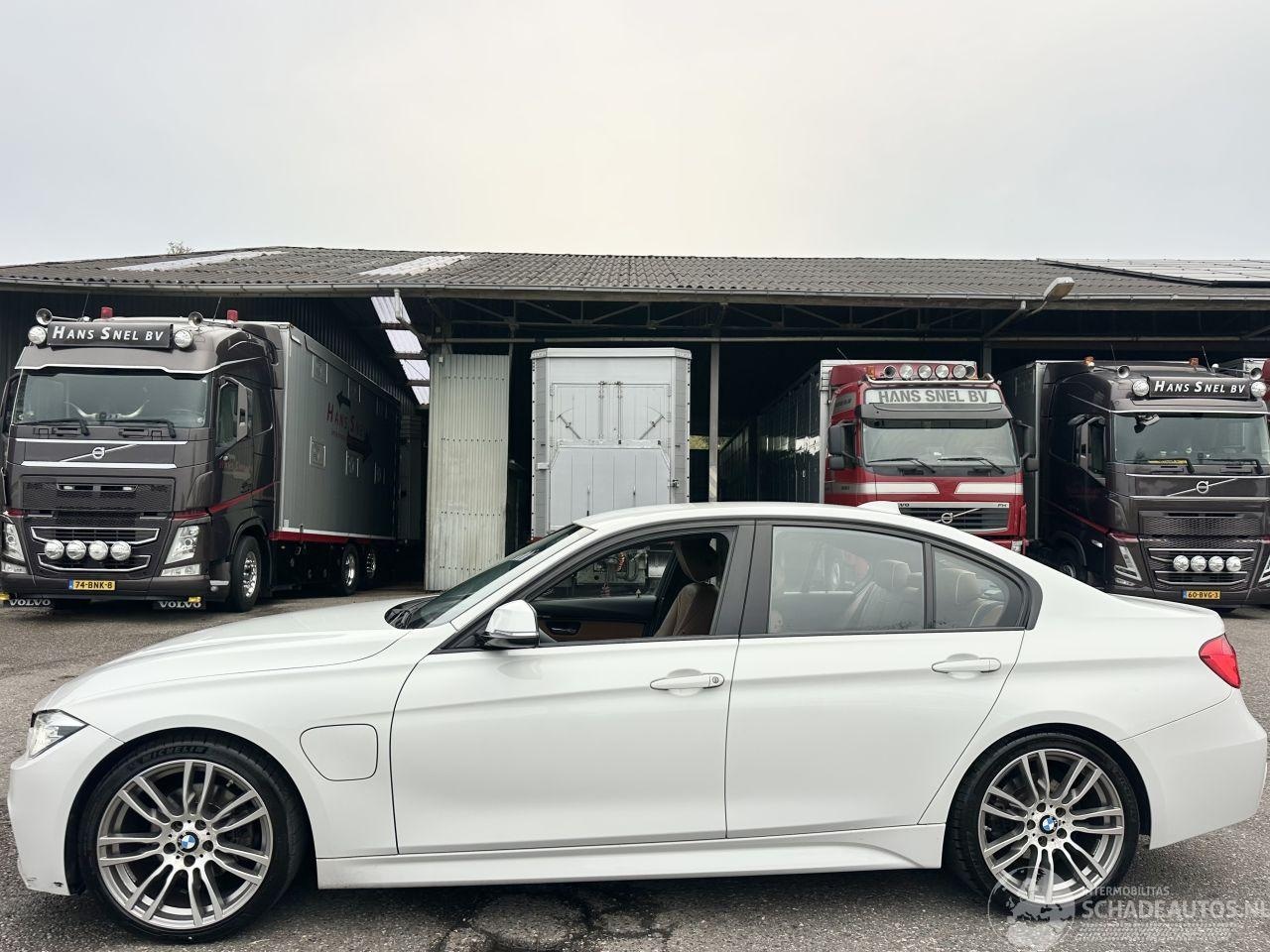 BMW 3-serie - 330e High Exe M-Sport - AutoWereld.nl