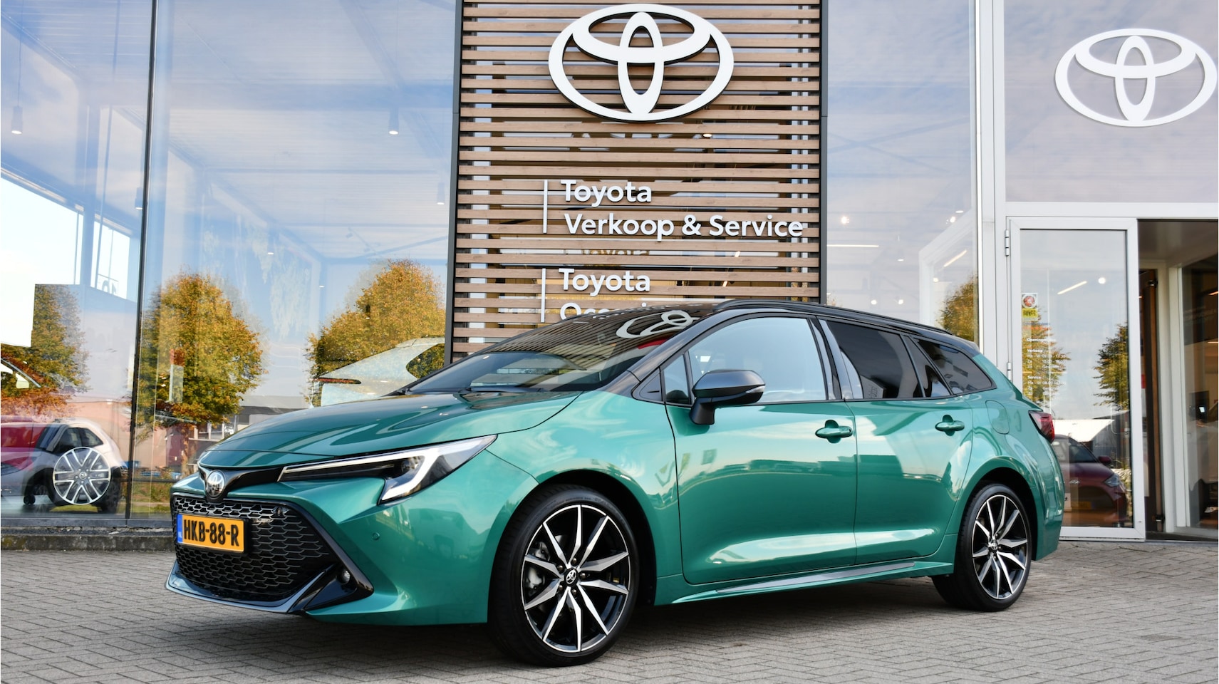 Toyota Corolla Touring Sports - Hybrid 140 GR Sport Automaat | Navigatie | BSM | Sportstoelen | Elektrische achterklep | C - AutoWereld.nl