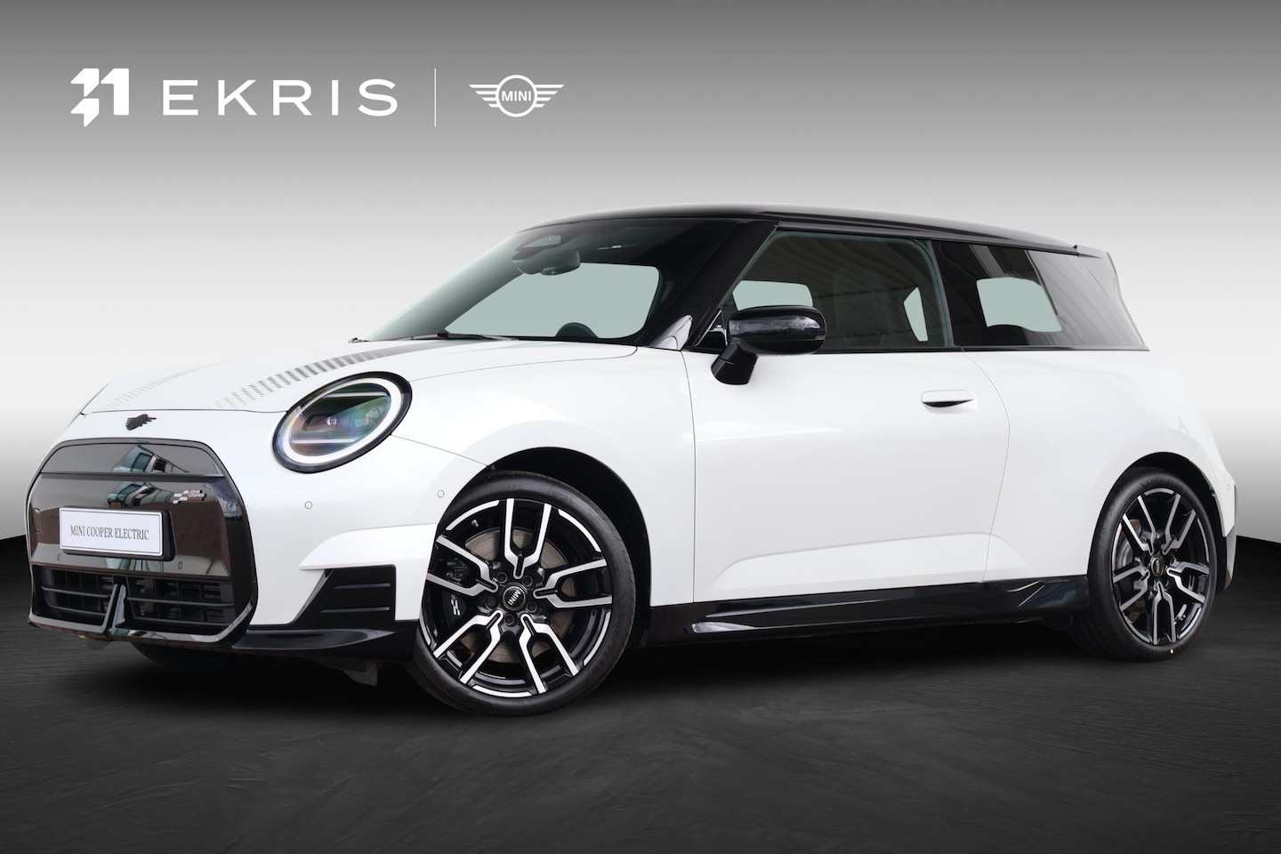 MINI Electric - Cooper SE John Cooper Works M 54.2 kWh | Panorama Dak | Keyless Entry | Kunstleder Bekledi - AutoWereld.nl