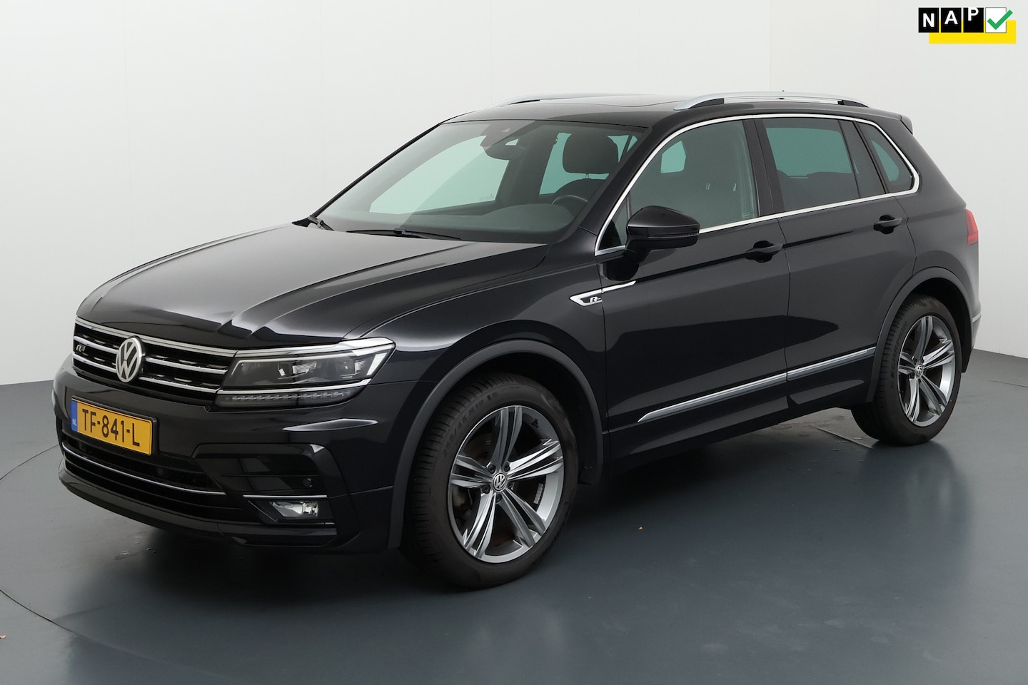 Volkswagen Tiguan - 1.4 TSI 4Motion Highline Business R|Pano|ACC|Trekhaak|PDC|Navi|ECC - AutoWereld.nl