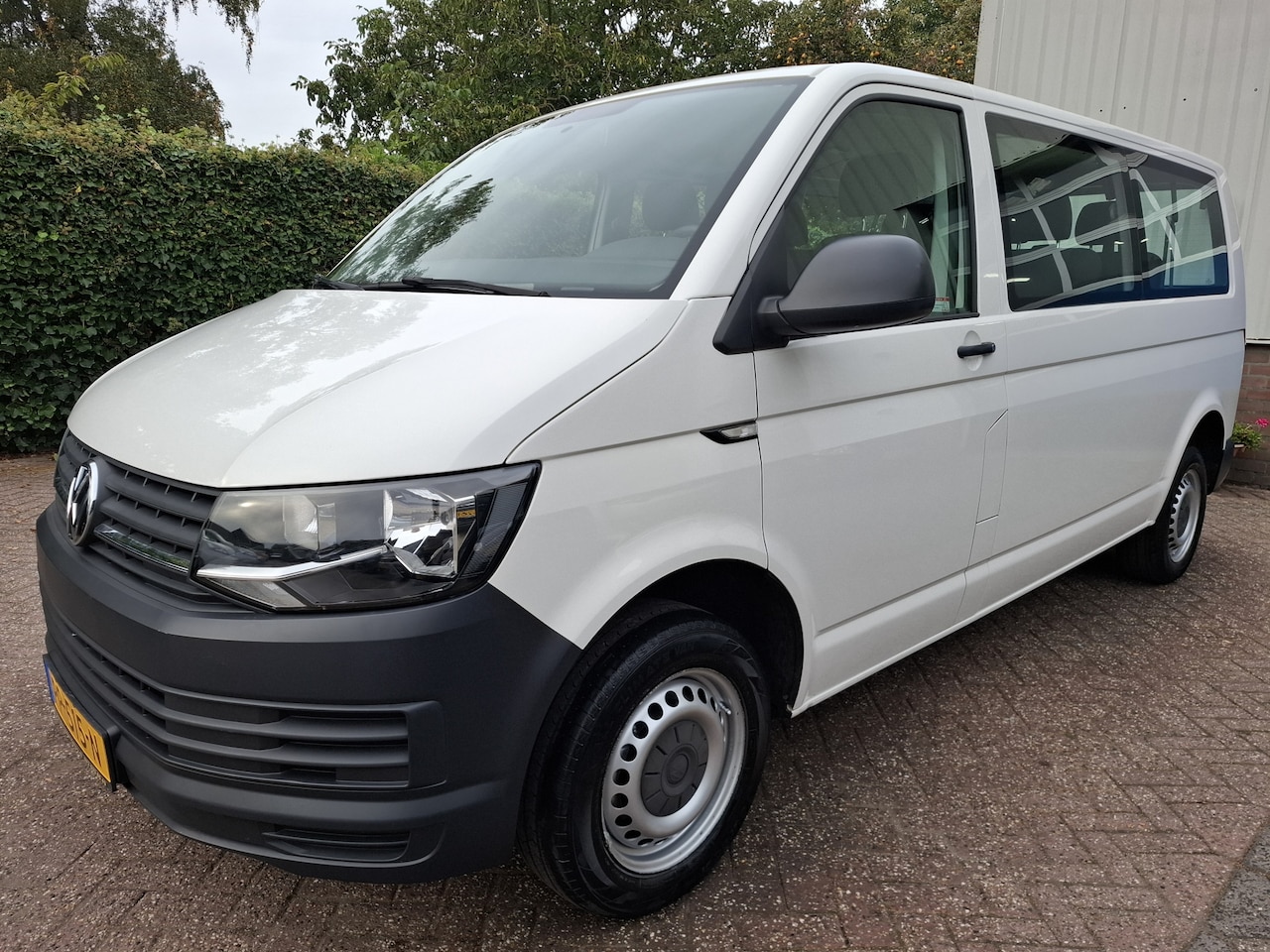 Volkswagen Transporter Kombi - 2.0 TSI L2H1 18995.- INCL BTW 9-PERSOONS BENZINE 150PK - AutoWereld.nl