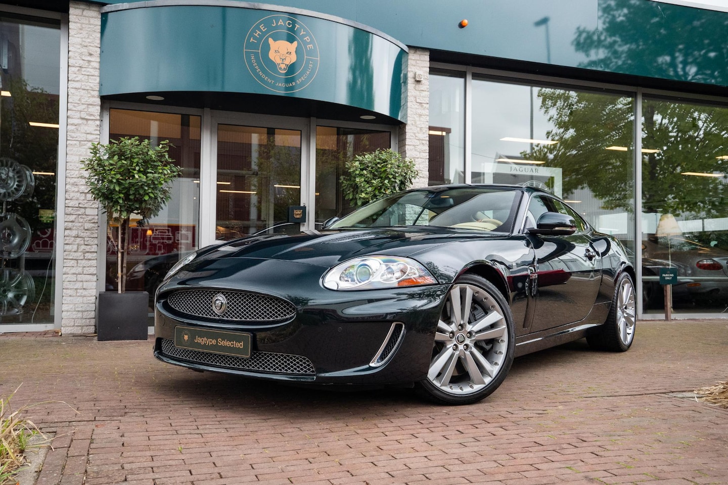 Jaguar XKR - Portfolio XKR 5.0 Portfolio Supercharged Zwitser/Yountimer - AutoWereld.nl