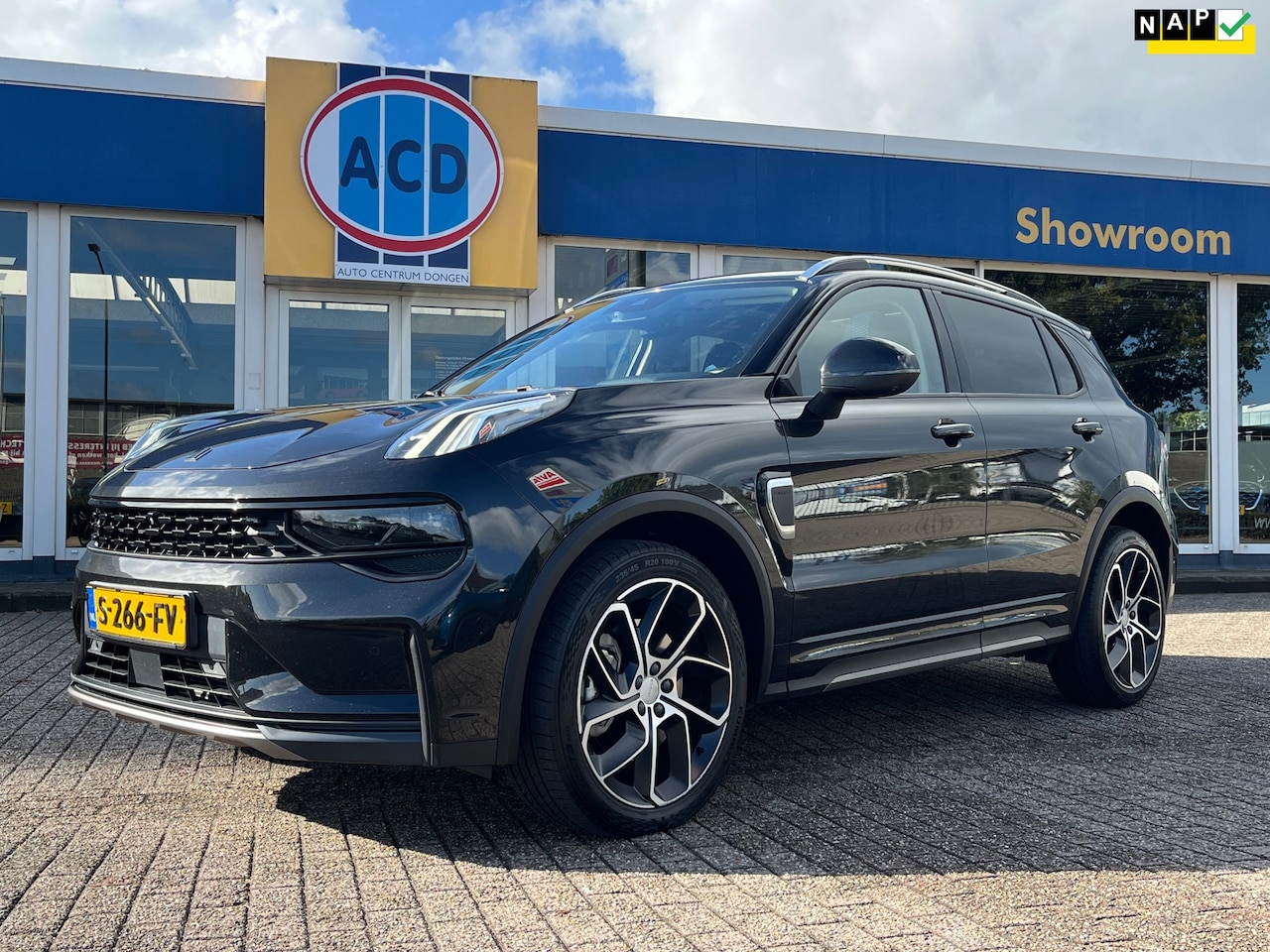 Lynk & Co 01 - 1.5 261pk PHEV 7DCTH | Black Edition | Orig.NL | PanoramaDak | 360 graden Camera | Carplay - AutoWereld.nl
