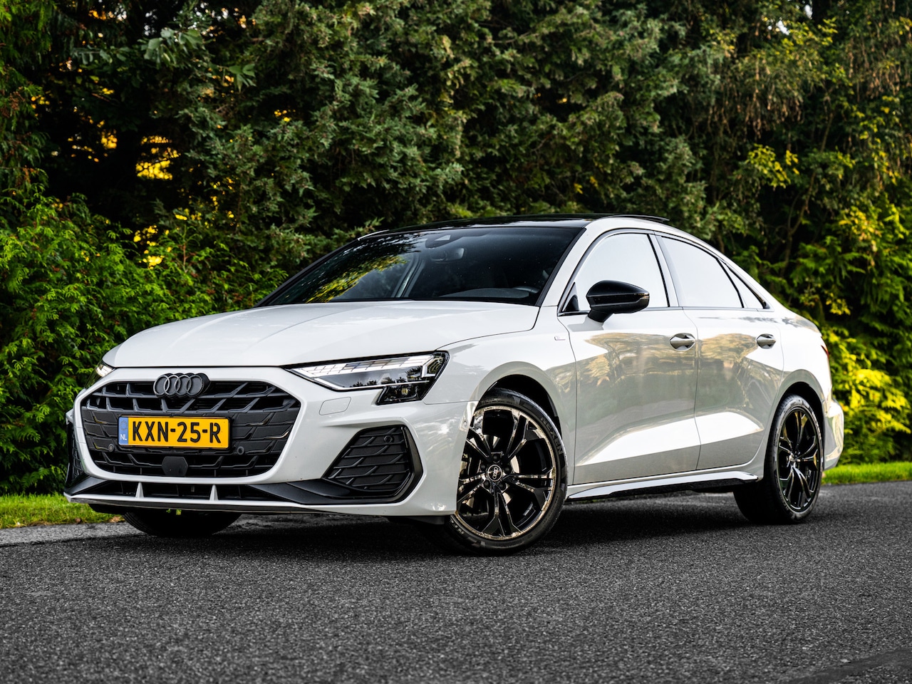 Audi A3 Limousine - 30 TFSI S Edition | Panoramadak - AutoWereld.nl