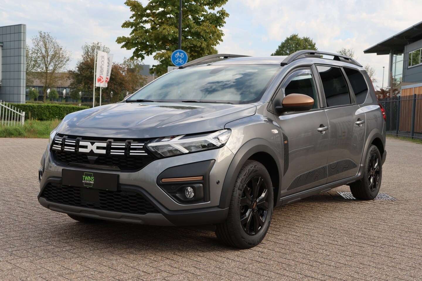 Dacia Jogger - 1.0 TCe 100 ECO-G Extreme 5p. | LPG | Trekhaak | Camera | PDC | Stoelverwarming - AutoWereld.nl