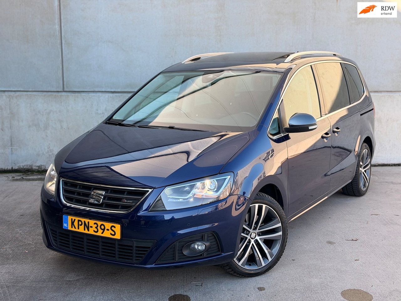 SEAT Alhambra - 2.0 TSI FR DSG Pano 7P Trekh ACC Camera Keyless Massage 220PK - AutoWereld.nl