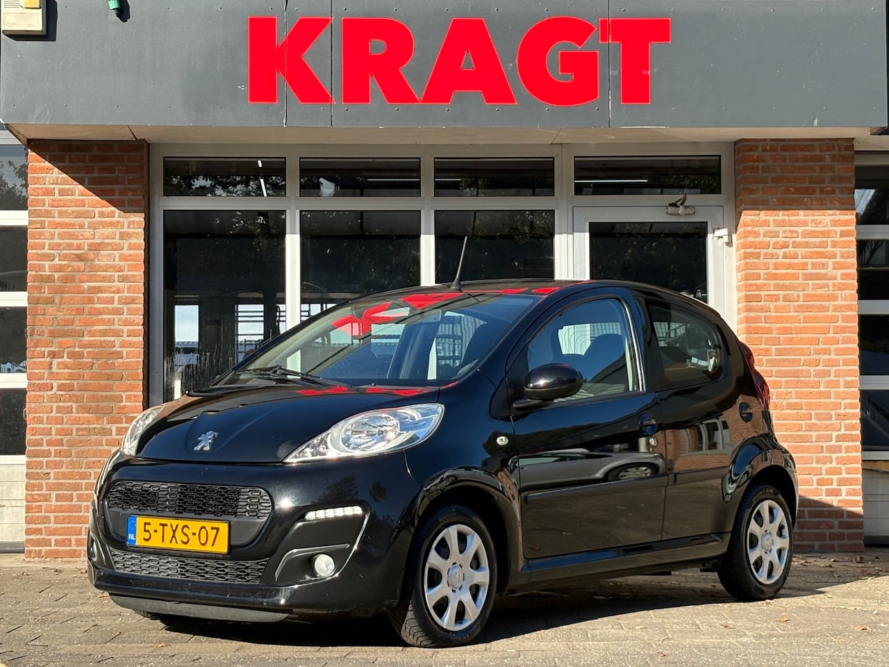 Peugeot 107 - Active 1.0 68 pk - 5drs - Navi - airco - 2 sleutels - APK 06-2027! - AutoWereld.nl