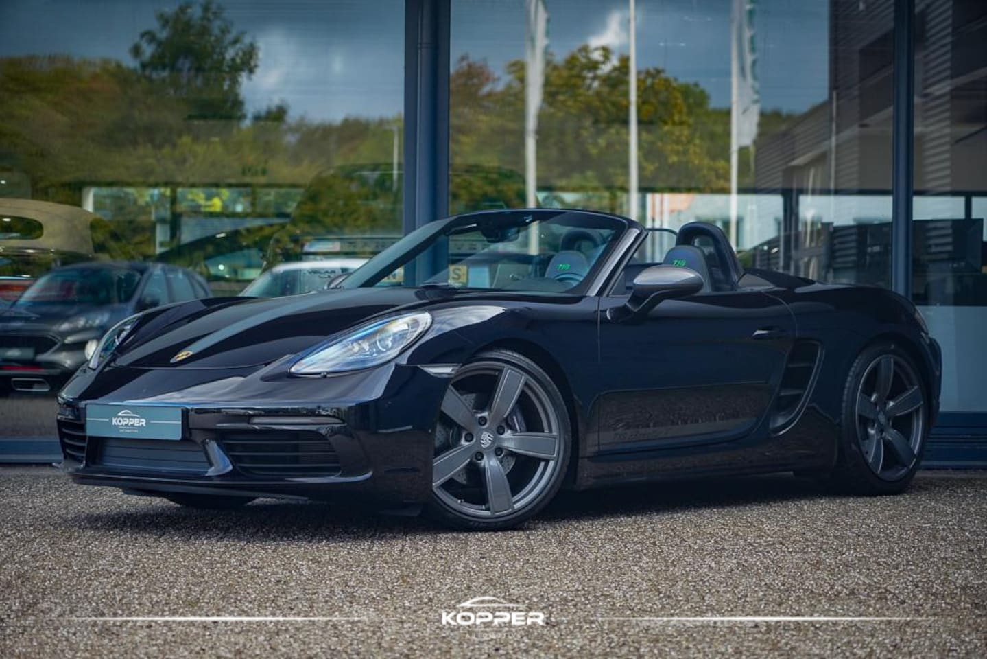 Porsche 718 Boxster - 2.0 T / NL Auto / 18-Voudig / Carplay / Approved / Camera - AutoWereld.nl