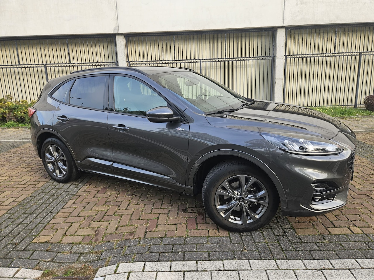 Ford Kuga - 2.5 PHEV ST-Line - AutoWereld.nl