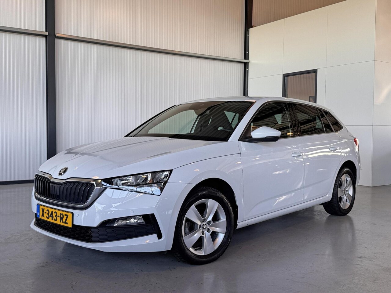 Skoda Scala - 1.0 TSI Sport Business 1.0 TSI 81kW Sport Business - AutoWereld.nl
