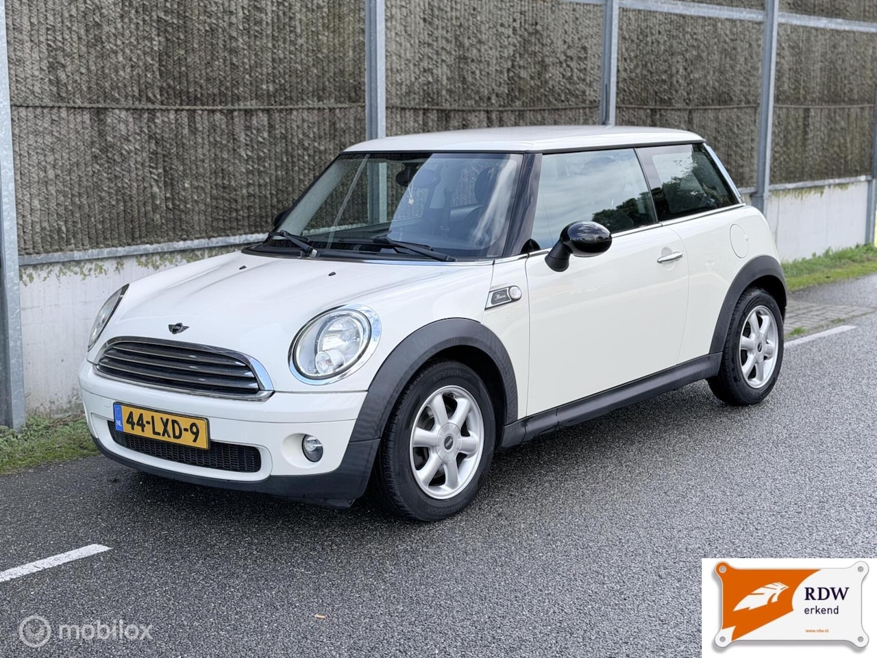 MINI 3-Deurs - 1.6 One MINIMALIST Business Line NAP/NWE KOPPELING/NWE APK - AutoWereld.nl