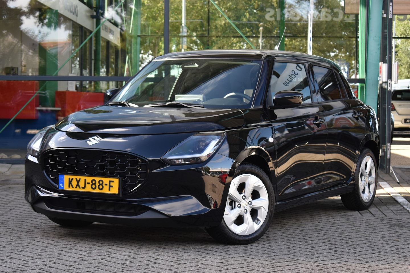 Suzuki Swift - 1.2 Select Smart Hybrid Automaat 82pk | Adaptive cruise control  | Navigatie | Stoelverwar - AutoWereld.nl