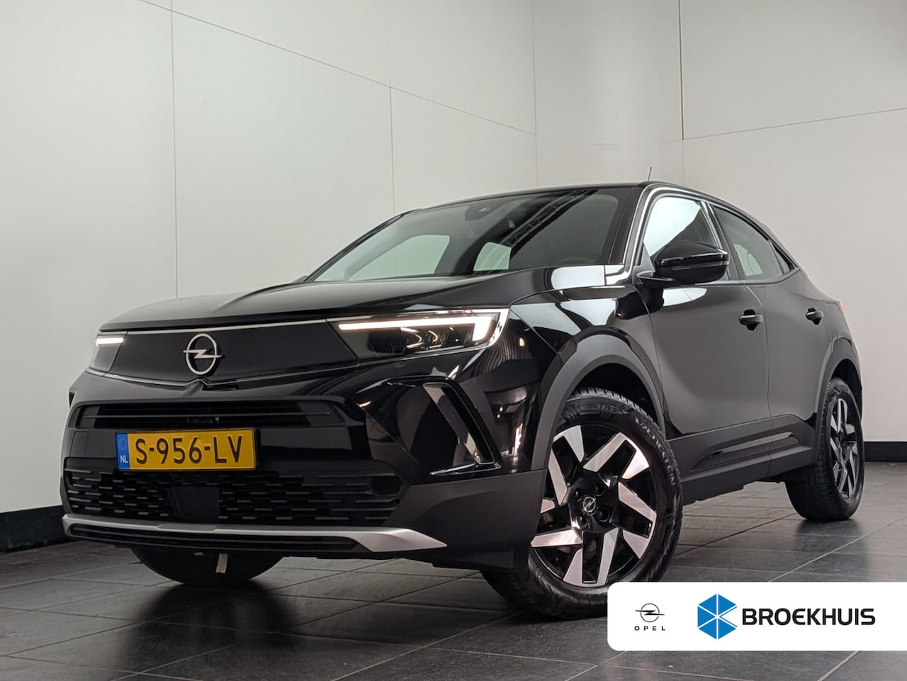Opel Mokka Electric - Level 3 50 kWh / Navigatie via Carplay / Camera / LED / Parkeersensoren / 17'' LMV / - AutoWereld.nl