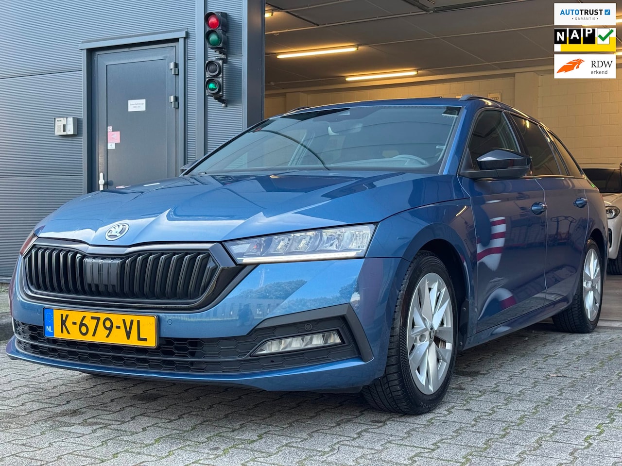 Skoda Octavia Combi - 1.0 TSI Sport Business / NAP!! / ADAPTIVE / TREKHAAK / STUURVERW. / CARPLAY / SFEER / P.SE - AutoWereld.nl