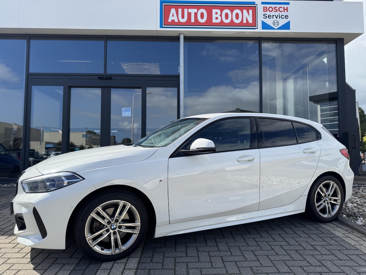 BMW 1-serie - 118i 136PK AUTOMAAT M SPORT APPCARPLAY/NAVI/SFEER/ DIGICOCKPIT/LED/2XPDC/KUIPZETELS/M-AERO - AutoWereld.nl