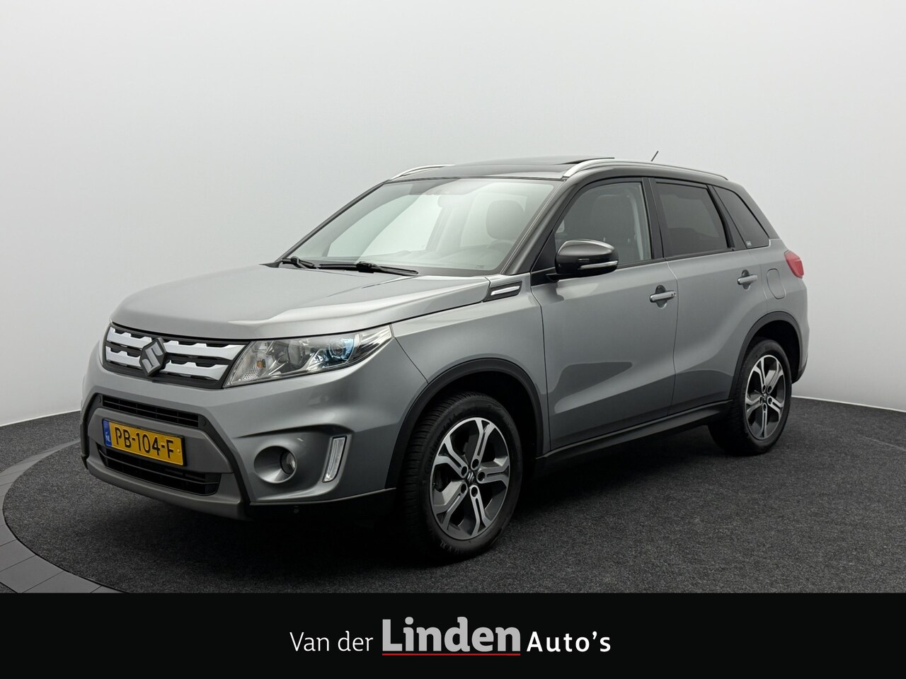Suzuki Vitara - 1.6 High Executive | Panoramadak | Trekhaak | Adaptive Cruise | Two-Tone | Camera - AutoWereld.nl