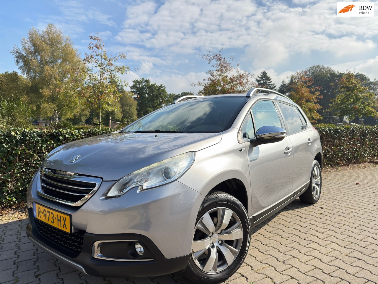 Peugeot 2008 - 1.2 PureTech Style Clima / Cruise / Navi-Multimedia / Isofix / Pdc / 16" Lm Velgen / Trekh - AutoWereld.nl