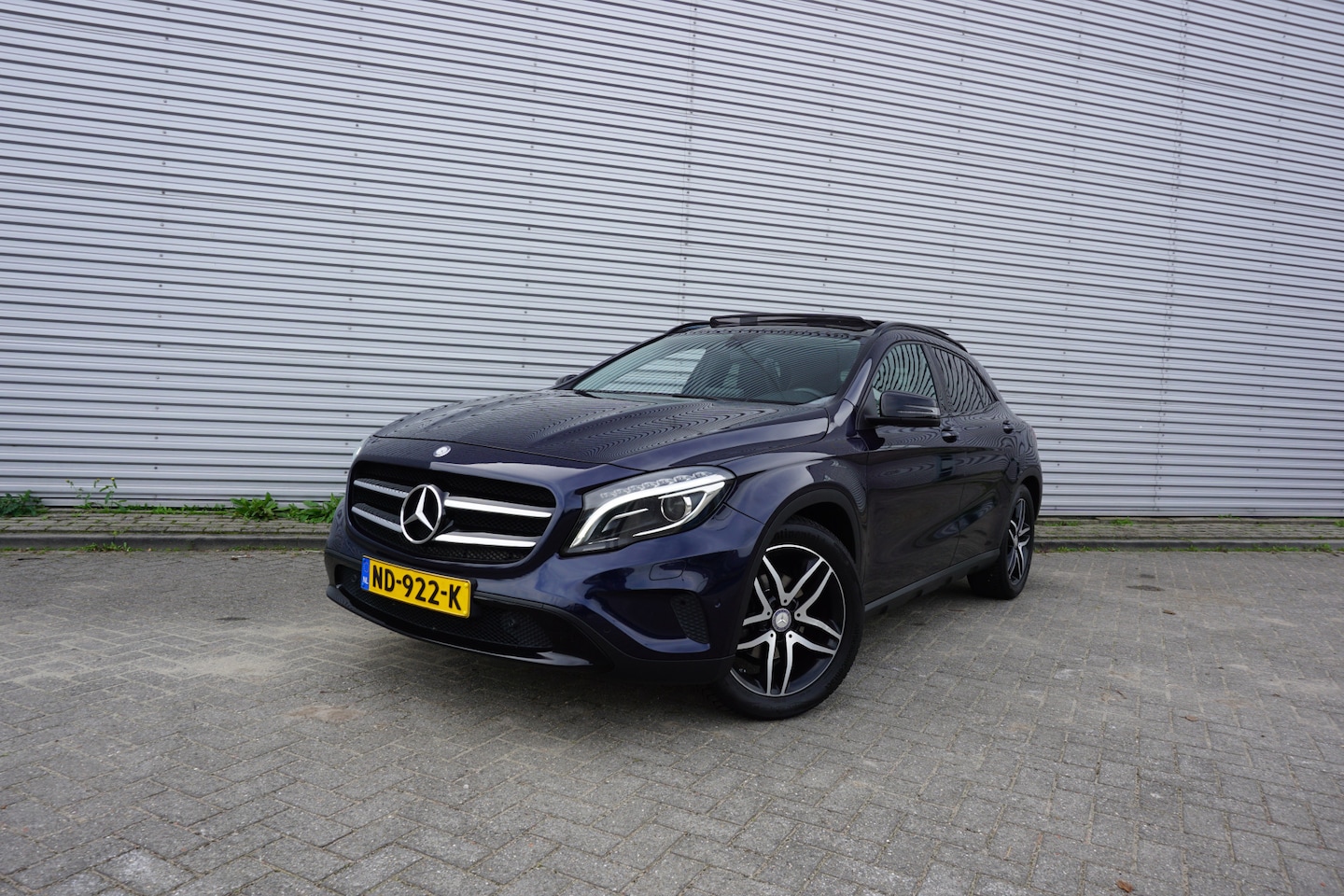 Mercedes-Benz GLA-Klasse - 180 Ambition Airco / Navi / Cruise / Pano / Parkeers. / Lm velgen / NAP - AutoWereld.nl